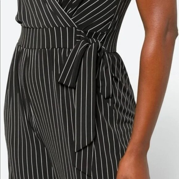 Kaileigh Women's Rochelle Knit V Neck Striped Cropped Jumpsuit Black White Sz 3X - Picture 3 of 7